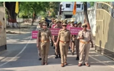 नारी सुरक्षा को लेकर सड़कों पर उतरी महिला पुलिसकर्मी