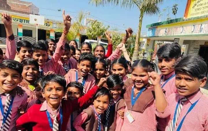 जिला बेसिक शिक्षा अधिकारी ने डिजिटल कक्षा