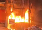 देवरिया के बरहज में ट्रांसफार्मर में लगी भीषण आग, विभागीय लापरवाही पर उठे सवाल