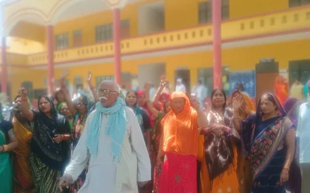 देवरिया में स्मार्ट मीटर के विरोध में महिलाओं का तहसील पर प्रदर्शन, पुराने मीटर लगाने की मांग