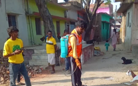 देवरिया के गौरा बरहज में डेंगू-मलेरिया नियंत्रण के लिए दवा का छिड़काव अभियान तेज