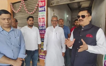 जमालापुर जन सेवा केंद्र का जिलाधिकारी ने किया औचक