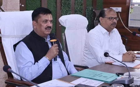 होमगार्ड लिखित परीक्षा की तैयारियों को लेकर डीएम दिनेश चंद्र ने की समीक्षा बैठक