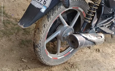 दरवाजे से ही उड़ गई बाइक: सोते रह गए मालिक, चोर ले उड़े प्लैटिना