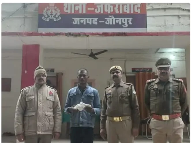 अंतर्जनपदीय तस्कर को एसओजी टीम व पुलिस ने धर दबोचा