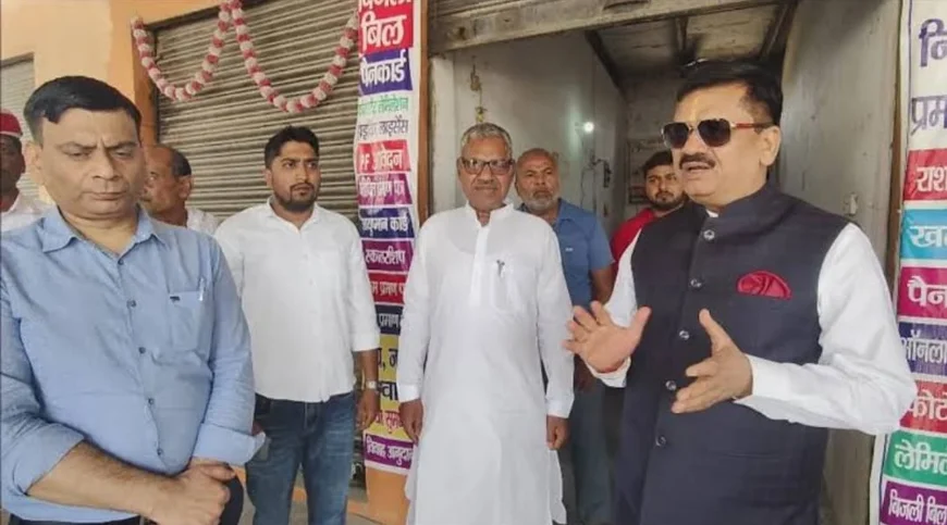 जमालापुर जन सेवा केंद्र का जिलाधिकारी ने किया औचक