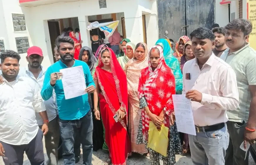 सलेमपुर में आवास योजना पर सवाल, पात्रों को अपात्र घोषित करने का आरोप